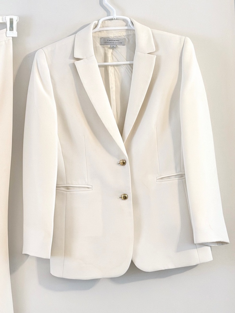 Tahari Arthur S Levine Cream Two-Piece Pants Suit - Classic Tailored Set Size 6 - Picture 2 of 14